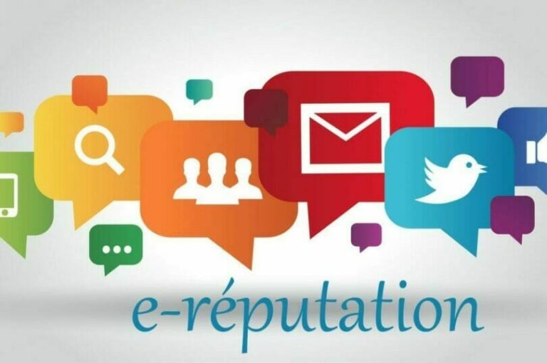 Colorful speech bubbles with icons for search, social media, email, and people symbolize online reputation management, labeled "e-réputation".