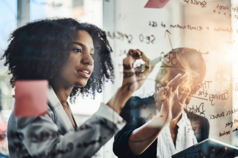 2 girls setting goals