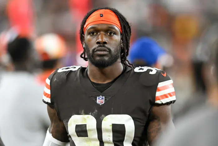 Nfl Fans Respond To Browns’ Choice For Jadeveon Clowney